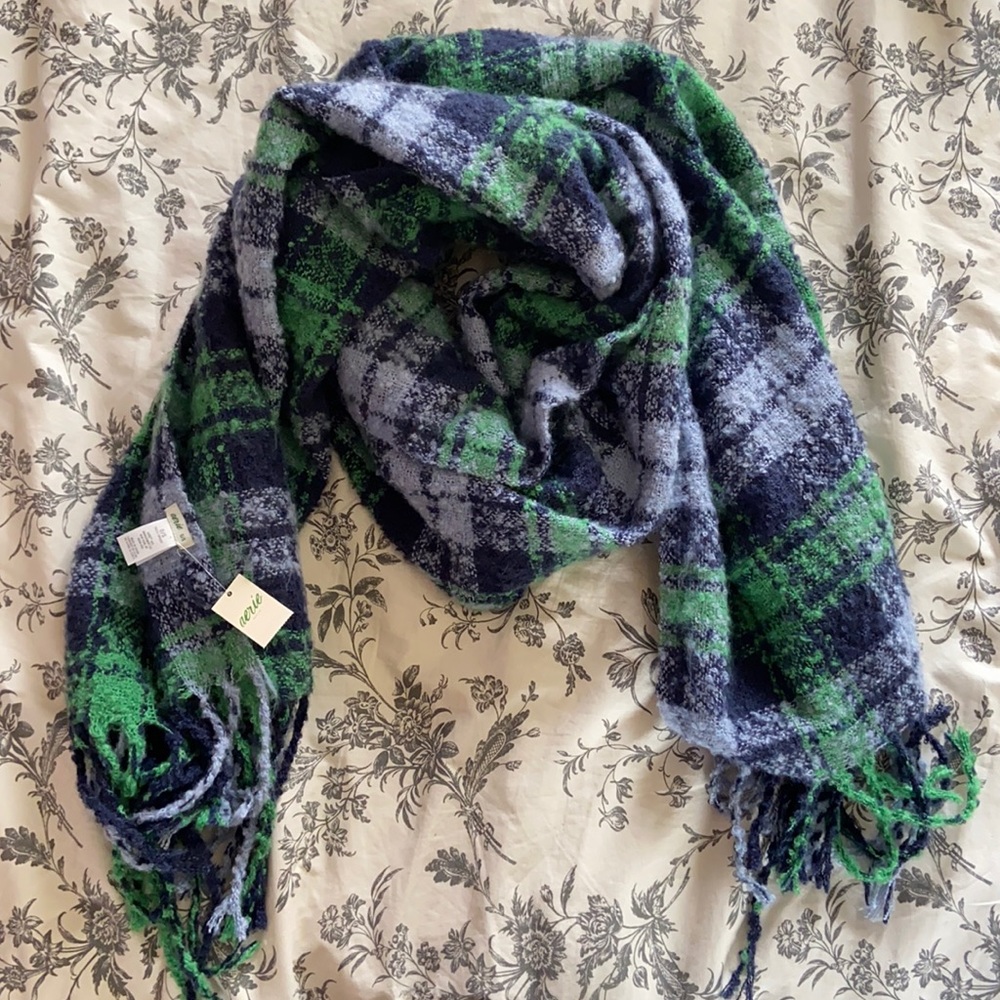 Aerie Scarf